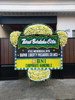 Papan Bunga Duka di Parahu