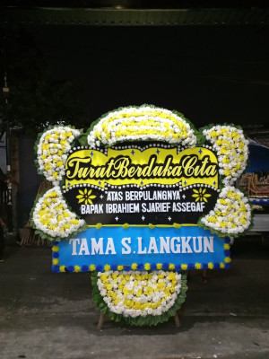 Papan Bunga Duka di Parahu