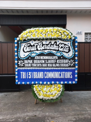 Papan Bunga Duka di Parahu